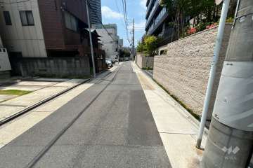 敷地南側の前面道路