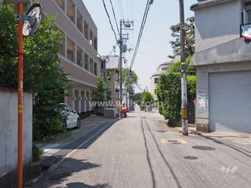 北東側の前面道路