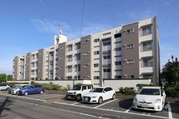 本地ヶ原住宅2号棟の外観（北西側から）