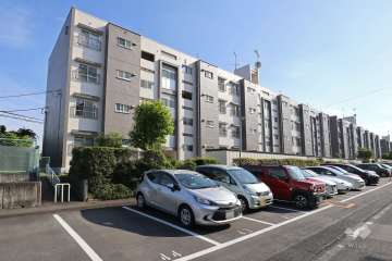 本地ヶ原住宅2号棟の外観（北東側から）