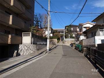 敷地東側の前面道路
