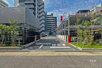 駐車場出入口（ロボットゲート付き）