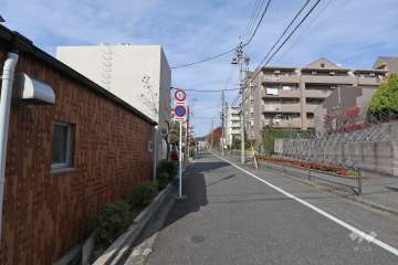敷地東側の前面道路