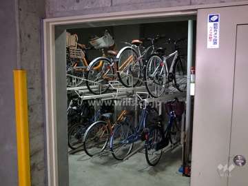 駐車場の横にある駐輪場
