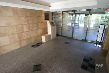 エントランスはオートロック付きです。