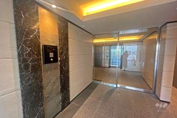 エントランスはオートロック付きです。