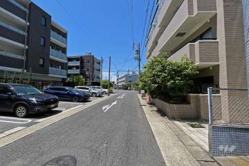 敷地南側前面道路（西側から）