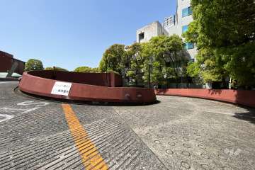 地下駐車場へのアプローチ