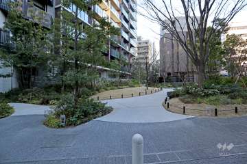 敷地内にある遊歩道