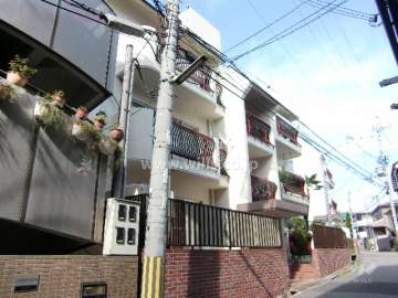 富士マンション　西棟の外観（西側から）