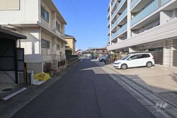 敷地南側の前面道路