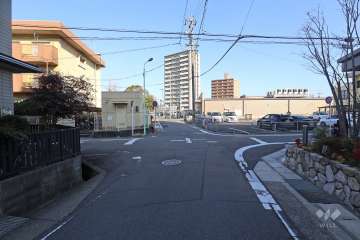 敷地北西側の前面道路