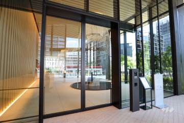 エントランス（2階）はオートロック付きです。