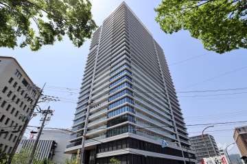 ブリリアタワー箕面船場トップ・オブ・ザ・ヒルの外観（南東側から）