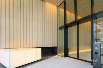 エントランス（2階）はオートロック付きです。