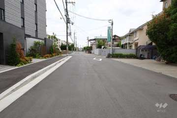 敷地北側の前面道路（東側から）