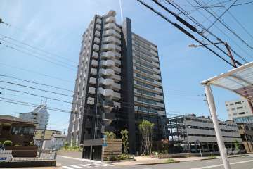 プレサンスロジェ千種の外観（東側から）