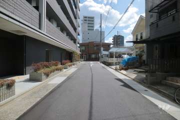 敷地南西側の前面道路（南東側から）
