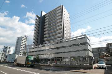 プレサンスロジェ千種の外観（北側から）