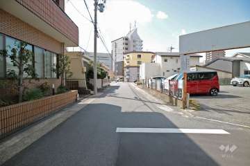 敷地南東側前面道路（北東側から）