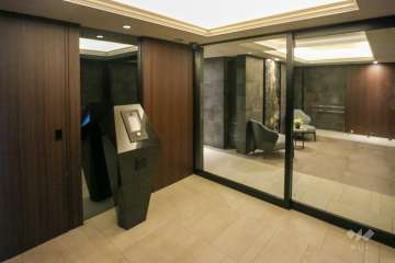 エントランスはオートロック付きです。