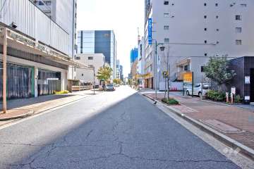 敷地の東側前面道路（北側から）