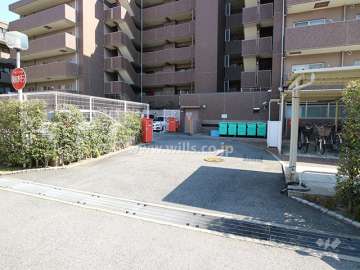 駐車場出入り口