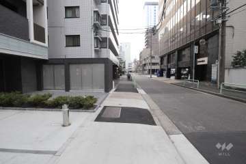 敷地北側の前面道路(東側から)