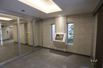 エントランスはオートロック付きです。