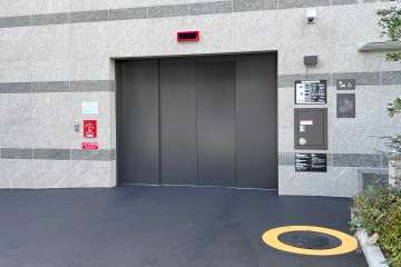 駐車場の出入り口（ゲート付き）