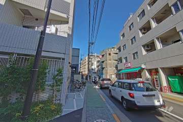 敷地の北側道路（東側から）