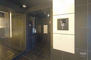 エントランスはオートロック付きです。