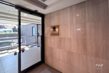 エントランスはオートロック付きです。