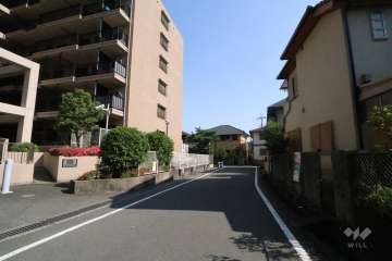 敷地東側の前面道路