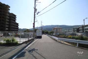 敷地南側の前面道路