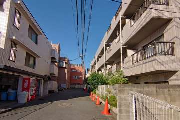 敷地南側の前面道路