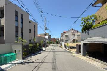 敷地北側の前面道路