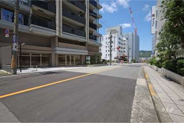 敷地北側の前面道路