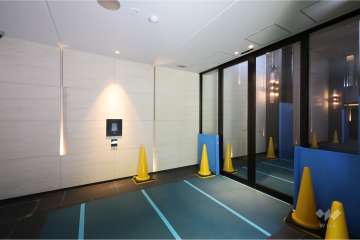 エントランスはオートロック付きです。