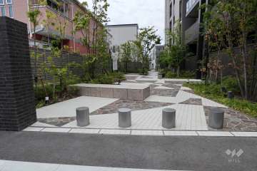 敷地東側の遊歩道