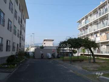 敷地中央にある共用スペース