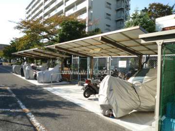 屋根付きバイク置場