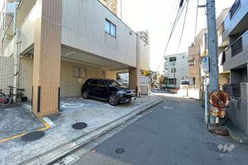 敷地の北側前面道路（東側から）