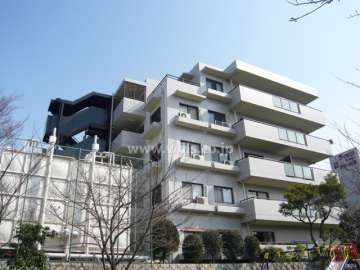 ライオンズマンション西宮高座D棟の外観（西から）