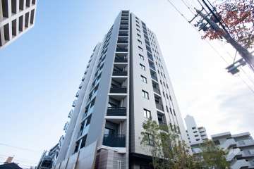 プラウド金山エアリーコートの外観（北西側から）