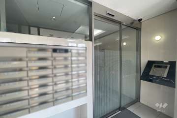 エントランスはオートロック付きです。