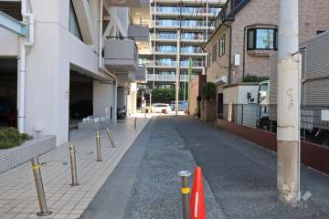 敷地南側の前面道路
