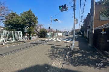 敷地北側の前面道路