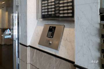 エントランスはオートロック付きです。