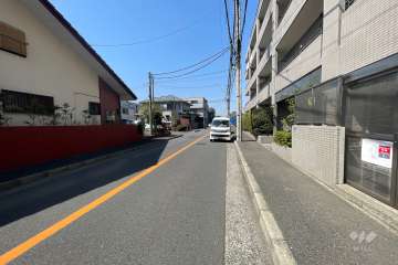 敷地南側前面道路（東側から）